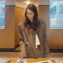 채정안, 이게 옆동네 마실룩? 체크 재킷과 와이드 팬츠로 뽐낸 체크 셋업 마실룩