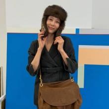 김나영, 복슬복슬 털모자도 럭셔리! 한 발 앞선 패셔니스타의 차콜 셋업 럭셔리 윈터룩