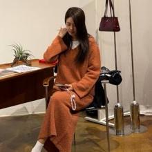 이요원, 니트 셋업이 청순! 롱 헤어와 찰떡 세월 비껴간 오버핏 니트 투피스 가을 쇼핑룩