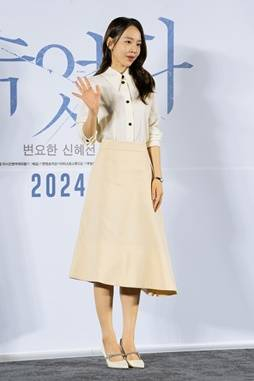 [패션엔 포토] 신혜선, 더 예뻐진 꽃미모! 감탄 나오는 단아한 투피스 시사회룩 