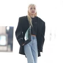 [패션엔 포토] 블랙핑크 로제, 아빠 재킷 입었나? 파워숄더 재킷으로 끝낸 프렌치룩