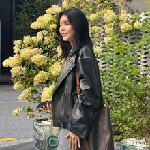 채정안, 선선해진 날씨! 옷장에서 픽한 가죽 재킷 데일리룩