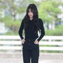 [패션엔 포토] 블랙핑크 제니, 파리 샤넬쇼 출국! 비율 좋은 올블랙 공항룩