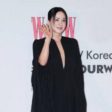 [패션엔 포토] 엄정화, 섹시·우아 다 가진 54세 디바! 고혹미 넘치는 클리비지룩