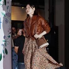 [패션엔 포토] 53세 이영애, 리즈시절 그대로! 가죽 재킷으로 뽐낸 동안 시사회룩