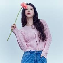 수지, 꽃을 든 봄의 여신! 싱그러운 봄날 풋풋한 청순 데님룩