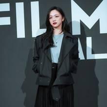 [패션엔 포토] 탕웨이, 대륙의 여신! 변함없는 미모 우아한 블랙 드레스룩