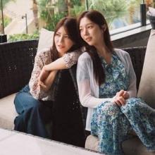 올리비아로렌, 20주년 스페셜 화보! 오키나와에서 엄마와 딸이 함께 닮은 듯 다른 모녀룩