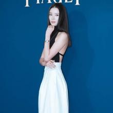 [패션엔 포토] 모델 아이린, 치마야 바지야? 초슬림 개미허리 뽐낸 슬릿 스커트룩