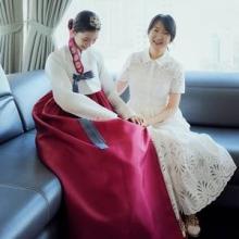 모델 아이린, 결혼 앞두고 엄마와 훈훈한 투샷! 곱고 단아한 한복 자태!