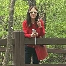 신지, 엄빠집 가는길! 카디건도 숄더백도 강렬하게 레드 깔맞춤