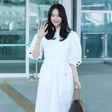 신민아, 우아한 출국길! 볼수록 예쁜 클래식한 화이트 셔츠 원피스룩 