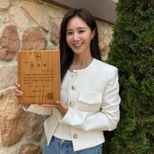 소녀시대 유리, 홍보대사 발탁 제주댁! 데님 팬츠과 크롭 재킷 깔끔 미니멀 앰버서더룩