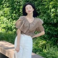 이주빈, 더 길어 보이는 하이웨이스트와 케이프 블라우스! 간결함으로 끝낸 휴가룩