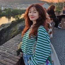 김지수, 벌써 7개월째 체코! 프라하 노을 보다 예쁜 스트라이프 꾸안꾸 데일리룩