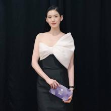 정은채, 리본이 드라마틱! 시선올킬 조각 같은 블랙&화이트 꾸띄르 드레스룩