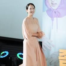 [패션엔 포토] 조여정, 44세 점점 소녀같은 비주얼! 우아한 핑크 원피스 시사회룩