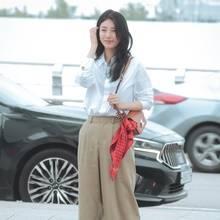[패션엔 포토] 수지, 화이트 셔츠로 끝낸 공항룩! 시크한 파워우먼 오피스룩 파리 출국