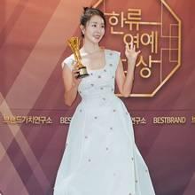 [패션엔 포토] 한다감, 한류스타대상 수상! 한복같은 단아한 드레스룩의 정석