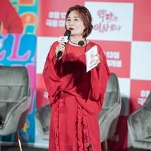[패션엔 포토] 박경림, 오늘은 악마룩! 영화 컨셉에 맞춘 강렬한 레드 드레스 MC룩