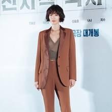 [패션엔 포토] 나나, 액션 연기 기대만발! 9등신 비율 단발머리 파워우먼 슈트핏