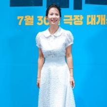 [패션엔 포토] 조여정, 40대 러블리 끝판왕! 삼성동 삼킨 순백의 부클 원피스룩