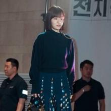 [패션엔 포토] 임수정, 벌써 가을! 소녀소녀한 최강 동안 톤온톤 시크 페미닌룩