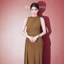 [패션엔 포토] 한소희, 우아한 드레이핑이 예술! 눈을 뗄 수 없는 고혹적인 드레스룩