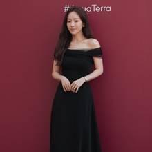 [패션엔 포토] 한지민, 최강 동안 우아한 오프숄더 블랙 드레스룩 '최정훈이 반할만'