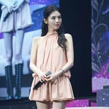 한소희, 일본 열도를 홀렸다… 팬심 사로잡은 사랑스러운 핑크 드레스룩