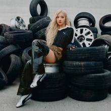 푸마, 로제와 함께 모터스포츠에 스트릿 무드 ‘스피드캣 메탈릭’ 공개 