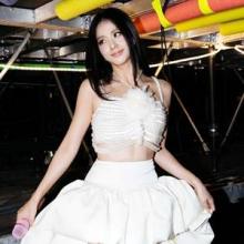 블랙핑크 지수, 런던 초토화! 웸블리에 뜬 인간 'K팝 데몬 헌터스' 큐티 드레스룩