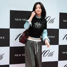 [패션엔 포토] 서예지, 허리가 한줌! 복근 드러낸 감각적인 레이어드 프렌치룩 시선강탈