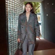 [패션엔 포토] 모델 한혜진, 클래스가 다른 톱모델 포스! 압도하는 파워우먼 체크 슈트룩