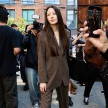 고현정, 빛나는 슈트 아우라! 뉴욕 레드카펫 압도 품격의 절제미 오버핏 슈트룩 
