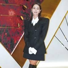 [패션엔 포토] 이민정, 두아이 엄마의 시크미! 백화점 시선 싹쓸이 블랙&화이트 럭셔리 슈트룩
