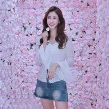 이다해, 제주에서 핑크빛 꽃밭 접수! 리즈 갱신 꽃미모 러블리 블라우스 데일리룩