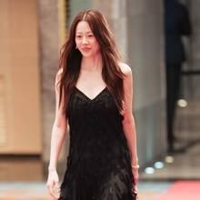 [패션엔 포토] 고현정, 깊어가는 가을 우아한  순간...고혹적인 깃털 드레스룩