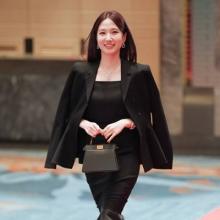 [패션엔 포토] 박은빈, 러블리 지운 시크한 반전미모! 올 블랙 머메이드 플레어 드레스 슈트룩 