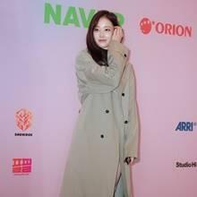 [패션엔 포토] 전종서, 트렌치 코트는 클래식하게! 신발은 통굽 킬힐 부츠!
