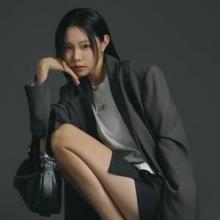 이솔이, 이젠 완전 찐 셀럽! 화보 찍은 결혼 5년차 개그맨 아내 블랙&화이트 모던 시크룩