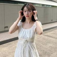 에스파 카리나, 거리에서 청순美 터졌다! 현실 여친미 화이트 스모크 원피스룩