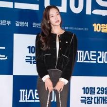 [패션엔 포토] 김윤지, 샤넬 여신 포스! 벨벳 재킷으로 끝낸 럭셔리 시크 시사회룩