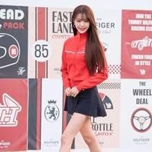 [패션엔 포토] 아이브 장원영, 레드 집업 재킷과 미니 스커트! 러블리한 레이싱 프레피룩
