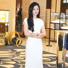 [패션엔 포토] 김지원, 판교 백화점이 난리! 보석같은 자태 눈부신 화이트 드레스룩