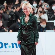 [패션엔 포토] 이혜영, 할리우드 배우인줄! 62세 나이 잊은 금발, 강렬한 에멜랄드 그린 드레스룩