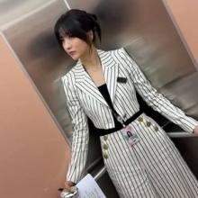 박하선, 더 파워풀해진 커리어우먼! 예쁜 워킹맘의 스트라이프 슈트 출근룩