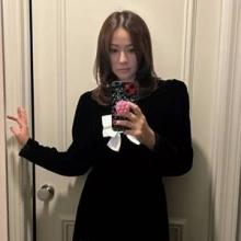 손태영, 뉴욕은 벌써 연말! 2025년 안녕 공주 같은 리본 원피스 홀리데이룩