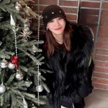 유인영, 크리스마스를 기다리는 요즘 패션! 퍼 재킷으로 꽉 채운 설렘 데일리룩