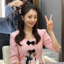 오나라, 오늘은 50세 꾸꾸꾸 프린세스! 헤메까지 완벽했던 로맨틱 핑크 원피스룩